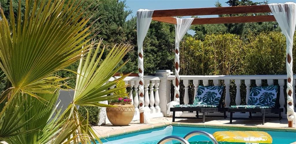 Villa T3 à 10' de Cassis - Piscine privée et cuisine d'été extérieure Carnoux-en-Provence Esterno foto